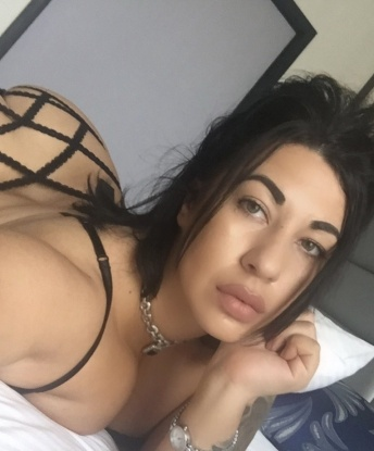 Я готова подарить тебе незабываемые моменты релаксации и наслаждения. 💋 Благодаря моему опыту, ты ощутишь себя настоящим мужчиной, который заслуживает внимания и ласки. 🔥 Мои возможности безграничны и я готова исполнить твои самые сокровенные фантазии. 🌟 Позволь отдаться моим нежным рукам и погрузиться в мир удовольствия и наслаждения. 💃 Отзывы моих предыдущих клиентов говорят самыми прекрасными словами обо мне. 💖 Жду тебя, чтобы создать незабываемые моменты удовольствия и страсти. 💫 Обещаю, ты останешься доволен и захочешь вернуться ко мне снова и снова. 🌹 Живу в Москве, где мои услуги доступны для истинных ценителей качественного отдыха. 🏙️ 💕 Радует, что я здесь, чтобы тебе доставить настоящее наслаждение. 😘 Фото мои, жду тебя, дорогой! 💋 Александра